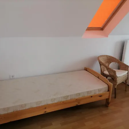 Mesgye Nyaraló *